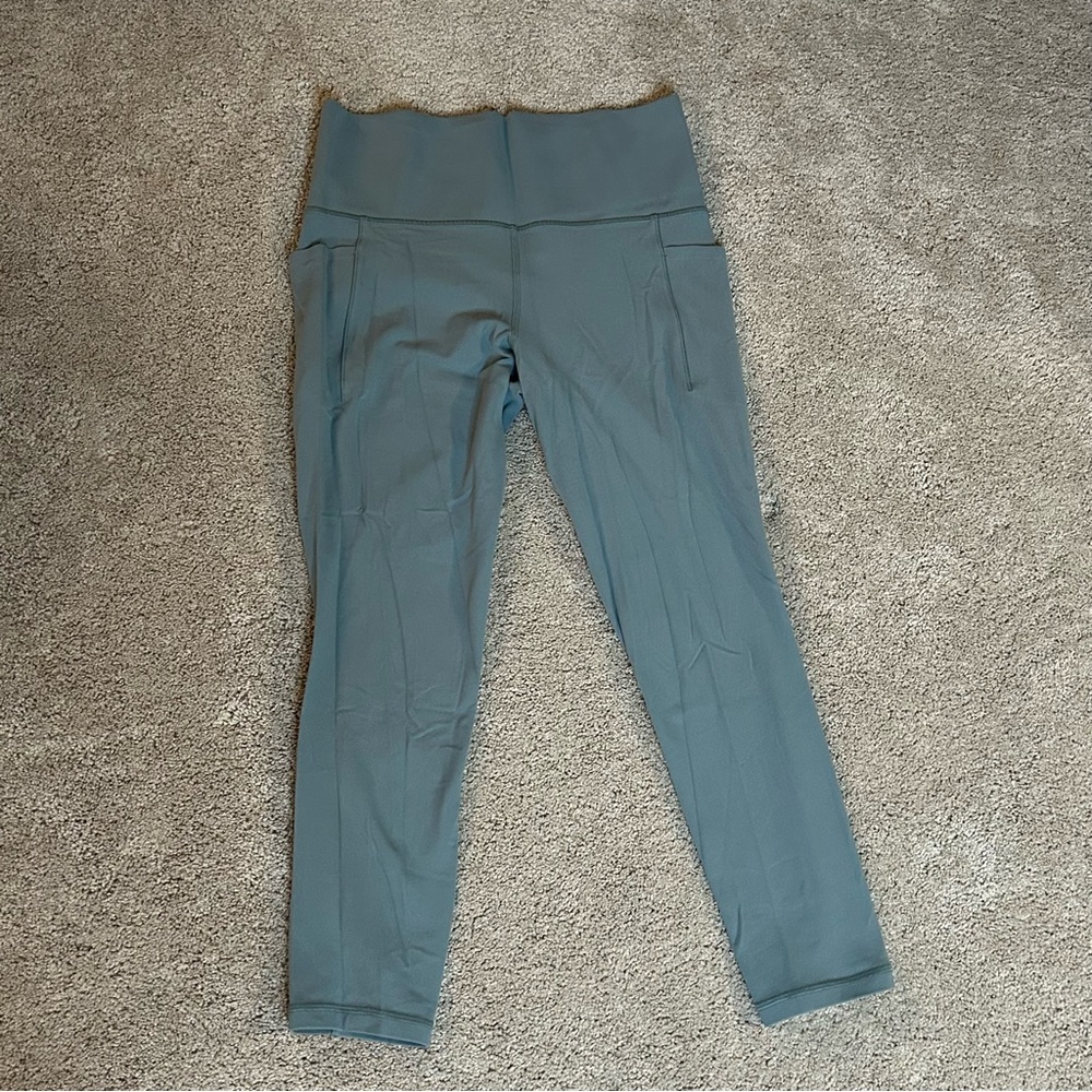 Athleta Salutation Stash 7/8 Legging